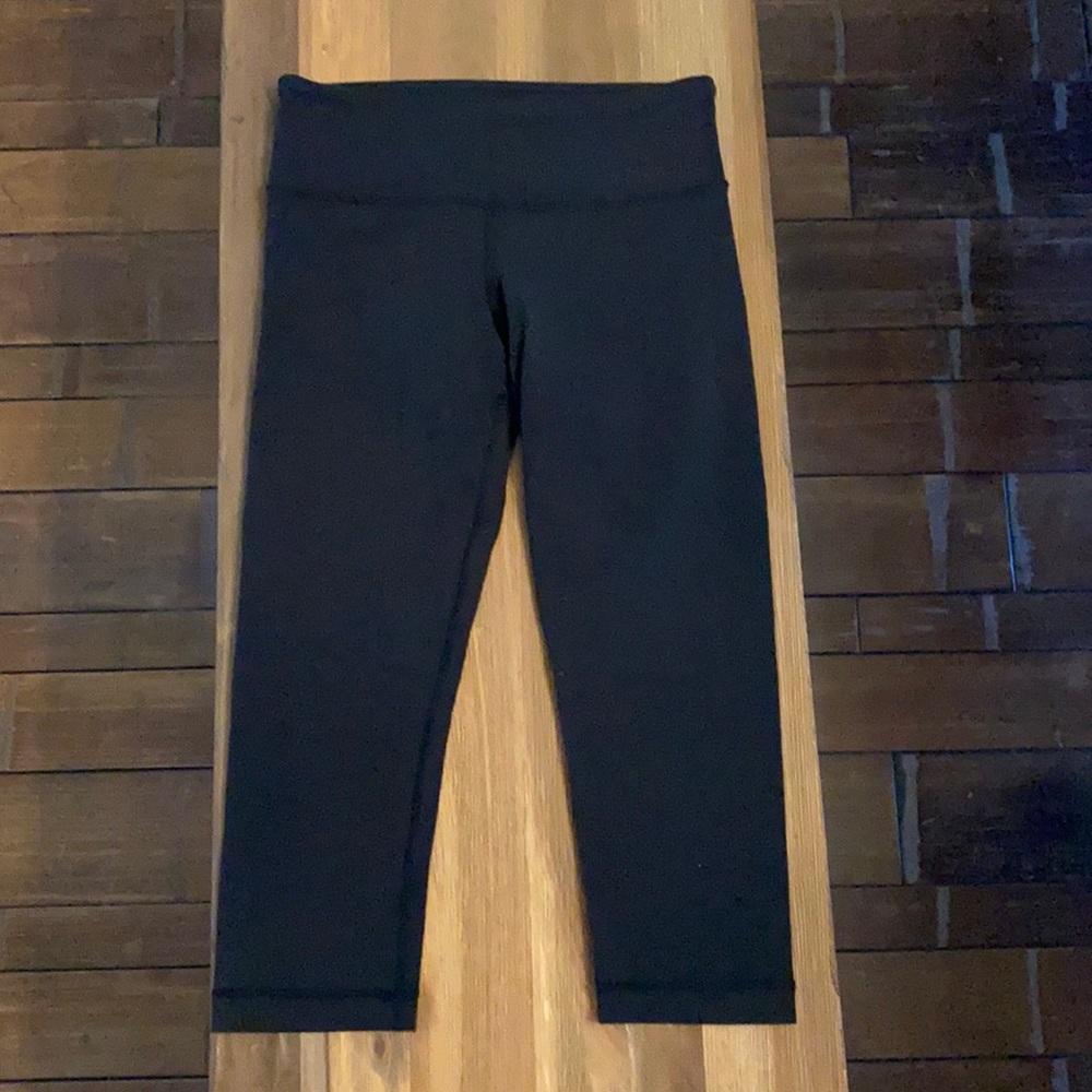 lululemon Wunder Under Black Low Rise Crops Sz 4